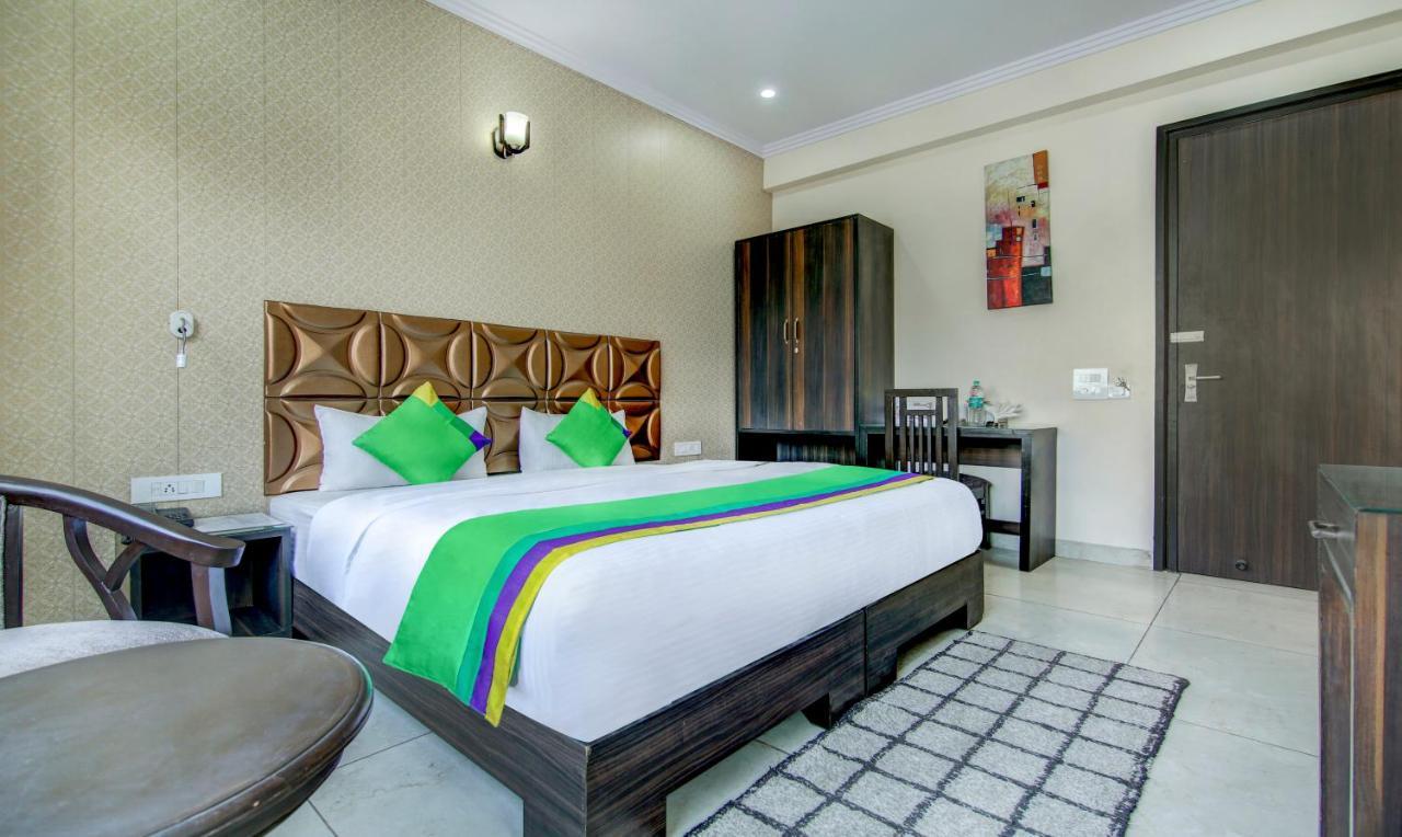 Hôtel Treebo Trend Blooms Premium à Gurgaon Extérieur photo
